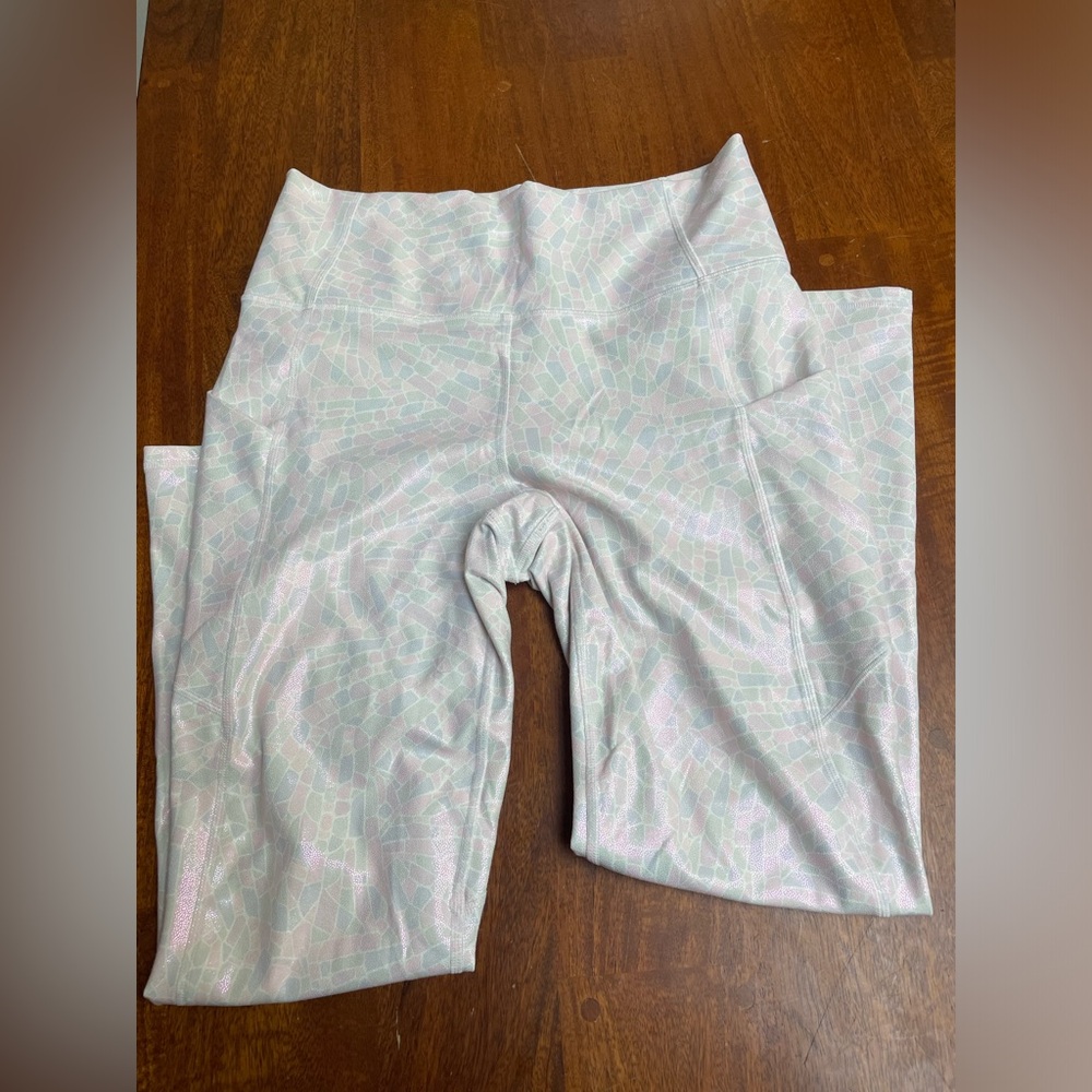 Fabletics luxe Capri leggings 
Metallic rainbow 
Size medium